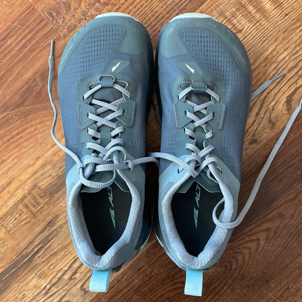 Altra Olympus 4 running shoes - barely worn (women’s 10.5)